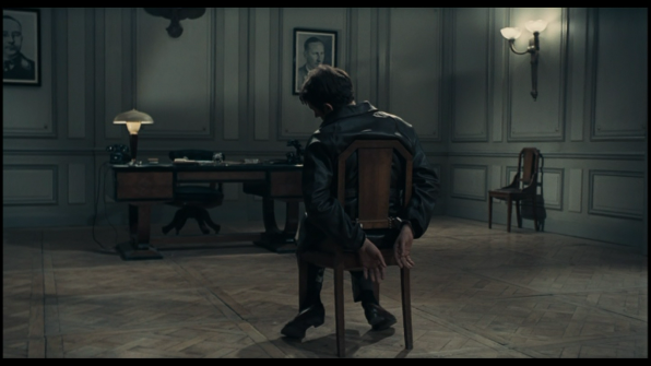 Jean-Francois Jardie (Jean-Pierre Cassel) at the Kommandantur.